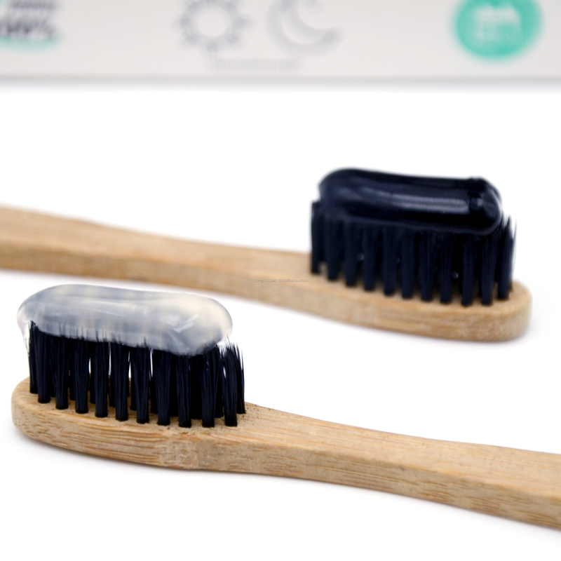 Dentes livres do fluoreto que claream o carvão vegetal preto da pasta branca do coco do dentífrico dia e noite