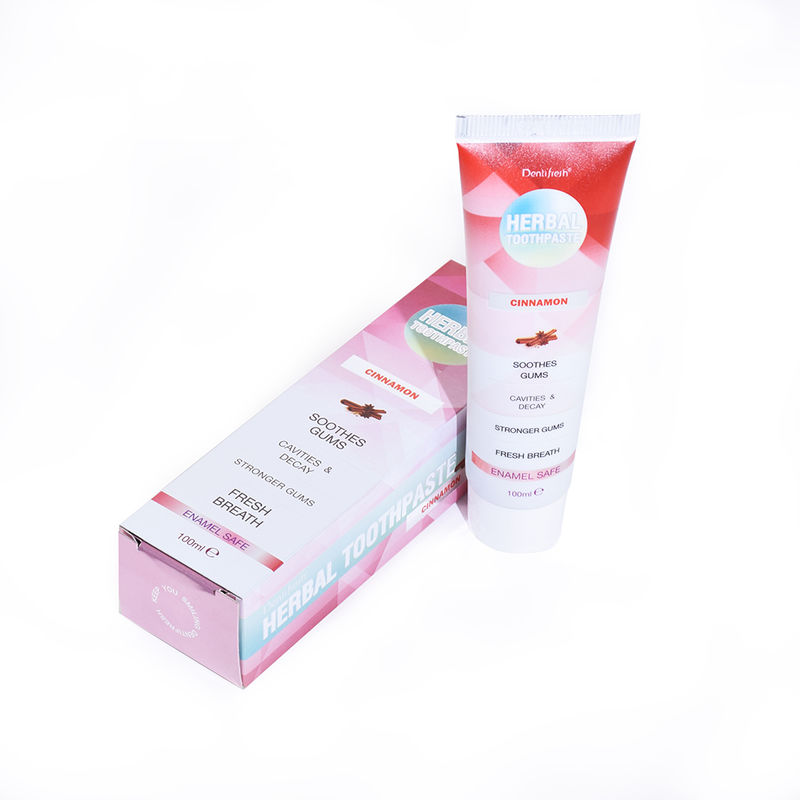 Experimente os benefícios de escovar os dentes duas vezes ao dia com o produto de cuidados orais Aqua Ingredients incluído